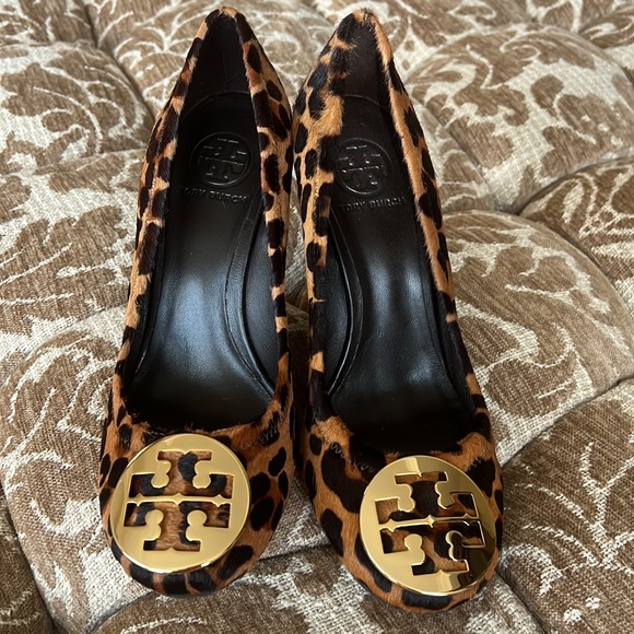 Tory Burch “Sophie” Leopard Calf Hair Wedges Size 8 - Picture 2 of 3